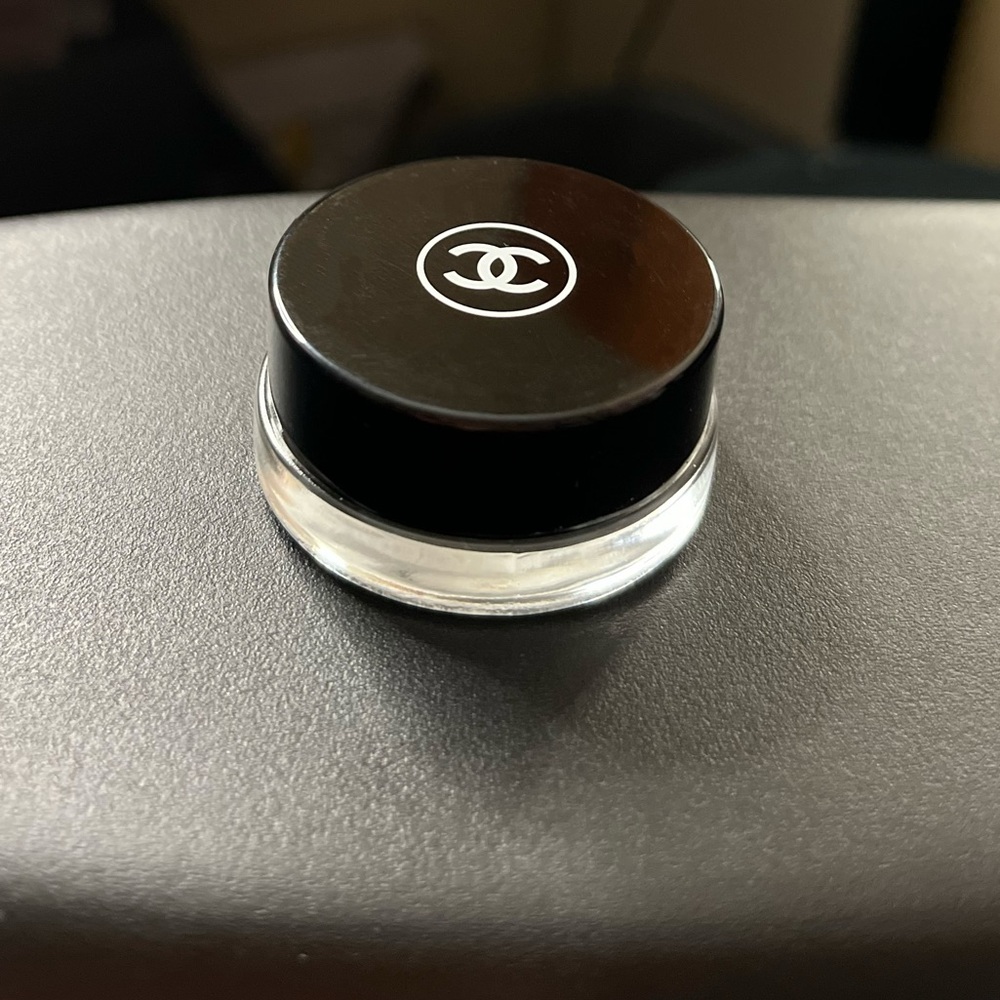 CHANEL Black Foundation Glass Pot with Clear Base